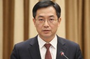 亚洲偷拍与色播产业链，法律漏洞与社会道德的博弈