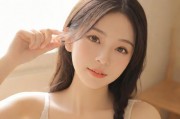 亚洲色，自拍与偷拍中的清纯唯美美学
