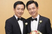 -日常的疏离，结婚五年的林小满和丈夫陈远陷入婚姻倦怠期，生活被工作与琐事填满，曾经的浪漫与亲密逐渐消失